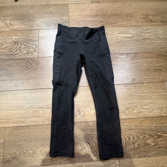 Lululemon Speed Up Crop Women's Leggings, Black, Size 2, 21" Inseam - Picture 2 of 13